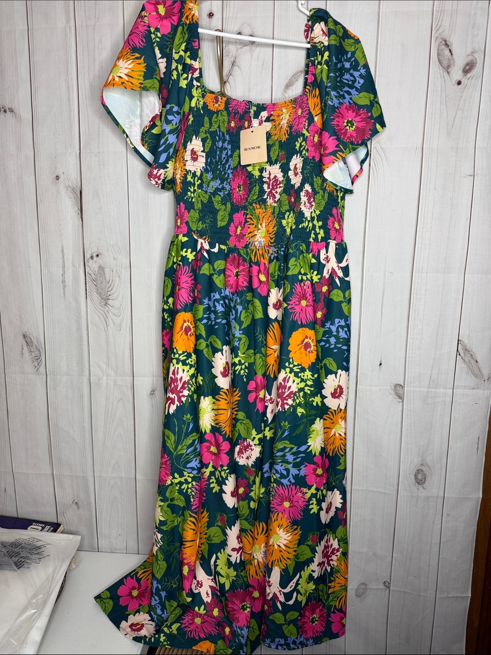 BloomChic Green Floral Maxi Dress with Pockets NWT size 18-20. Sku1128